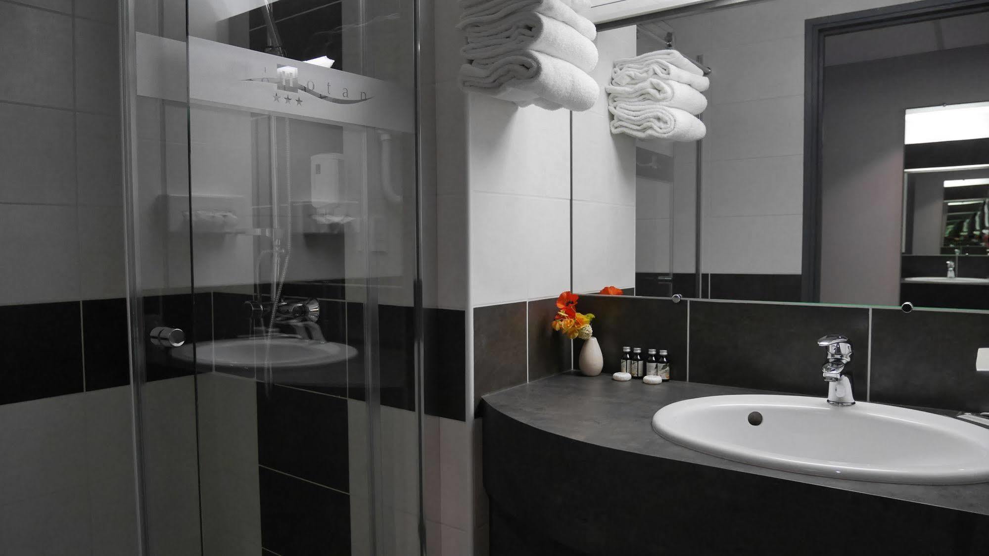 Hotel L'Hotan Порте-сюр-Гарон Экстерьер фото